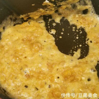 下酒菜|不可错过的下酒菜超简单咸蛋黄鸡翅，过瘾
