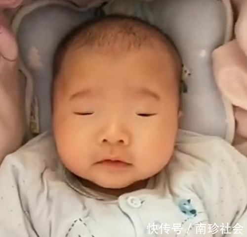 爱美之心|孩子出生眼睛太小，宝妈赶忙去找医生询问，医生却笑了