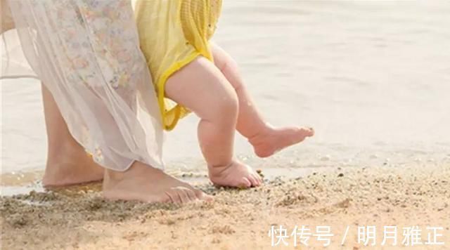 关键期|宝宝周岁前有4个关键期,家长要严格把关,别让宝宝“摔跟头”