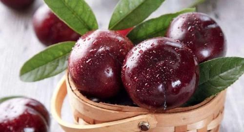 女性到了中年推荐常吃三种食物，排毒养颜，增强体质