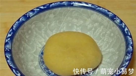 4个鸡蛋1碗面粉，零添加，不用烤箱，做松软香甜小面包的秘方
