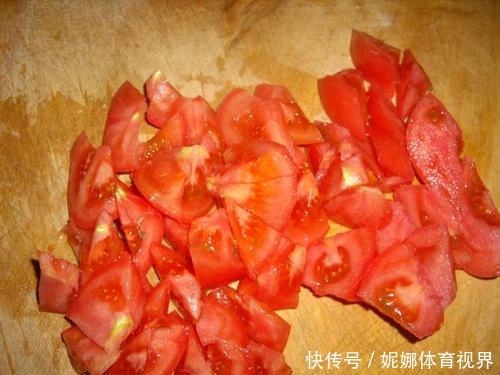 鸡蛋|金针菇吃了30年,头一次见一种吃法,鲜味十足