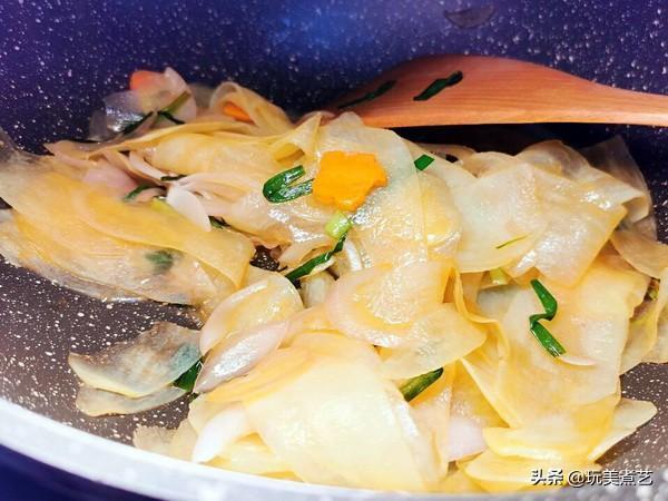 刨刀替代拙劣刀工，炒出脆口透明的土豆片我看行