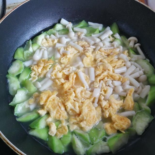 营养|丝瓜鸡蛋菌菇汤，夏日的清淡美味营养汤