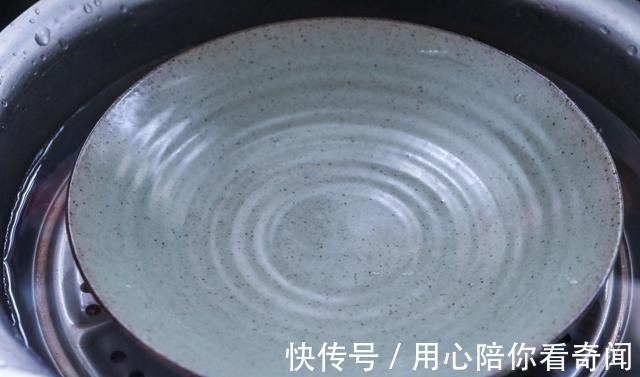 小虫子|香菇直接用清水洗是大错，学会这个小妙招，脏东西小虫子乖乖溜走