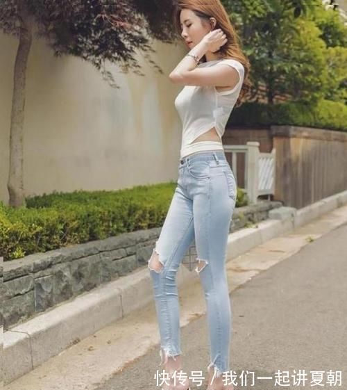 小姐姐 搭配紧身牛仔裤小姐姐,简约大气清新唯美,散发个性魅力