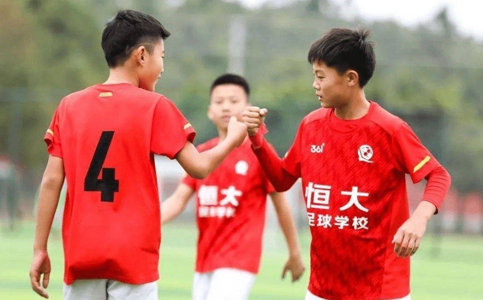恒大|12年后,落魄的广州恒大,为啥依旧是中超的风向标?不可笑吗?