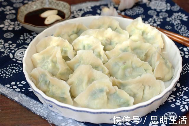 搅拌|面丁饺子姥姥最拿手，鸡蛋和面丁搅一搅拌馅儿太香了，美味