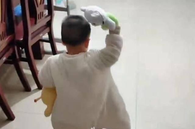 神兽|妈妈称自家宝宝是“四脚神兽”,网友困惑,看到宝宝照片笑翻了