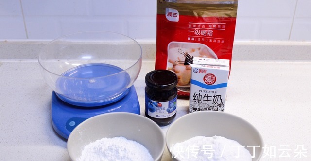 一出锅就满屋飘香的桂花糕,口感细腻香甜,入口即化!