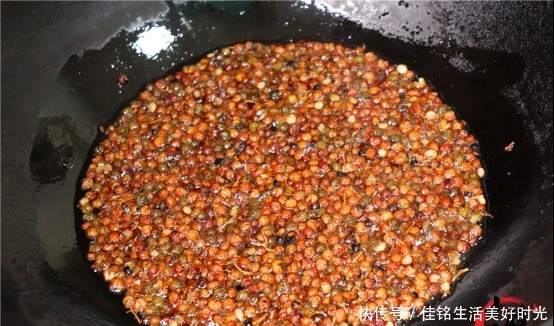 大厨|花椒油不要马上下锅炸,大厨教你一招,又香又麻,比卖的还好吃