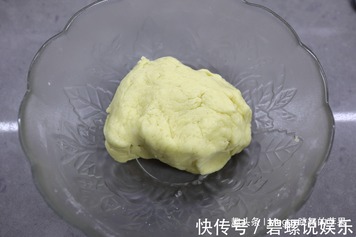 1碗面粉1个鸡蛋，不用打发不用揉面，拌一拌做出传统英国小点心