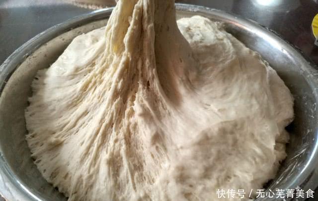 米酒|天冷发面不要只会用酵母，再加2样，15分钟发满盆，暄软又好吃
