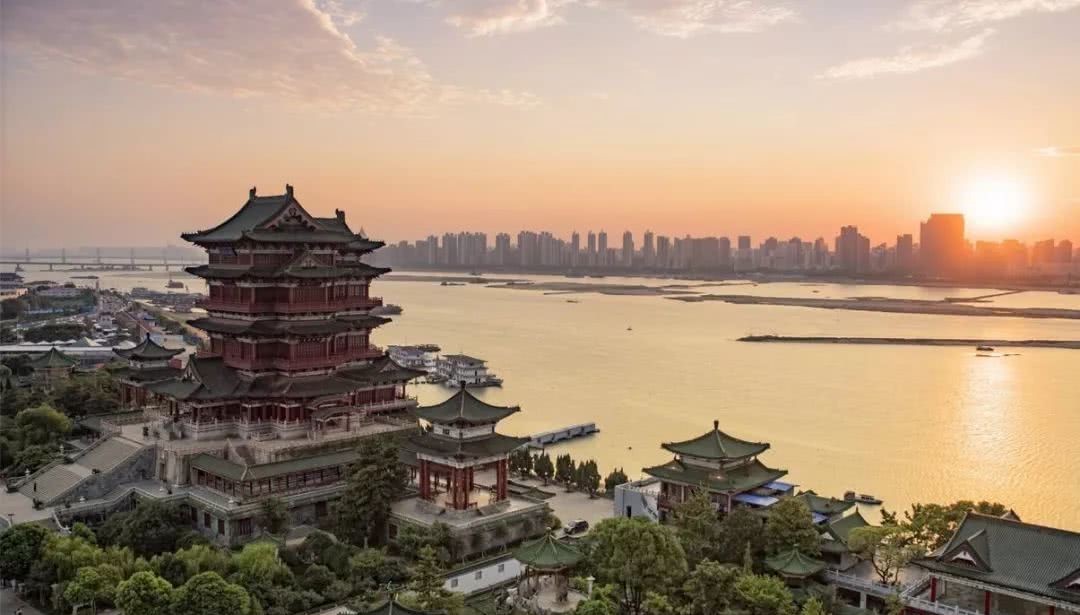 官职|屈原的先祖是最高官职的大将军,却开创了战败自杀的先例