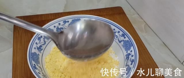 玉米面又出新吃法,教你简单一做,做法比面包简单,比蛋糕都好吃