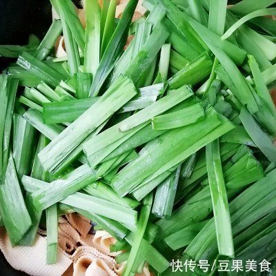 朋友一来就做韭菜炒豆皮，吃得皆大欢喜好回家