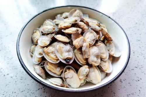 食用盐|夏天吃花甲，教你1个新吃法，不炖不炒，简单易学，家人都说好吃