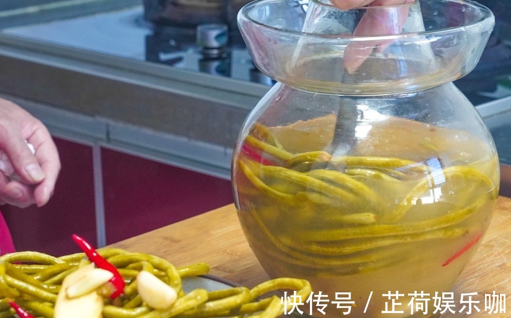 小米辣|教你酸豆角的正宗腌制方法，不生白花不会坏，酸的正宗好吃