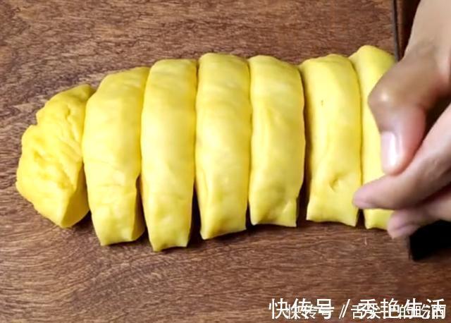 1斤面粉加4个鸡蛋,你最想不到的做法,比馒头简单,比馅饼好吃