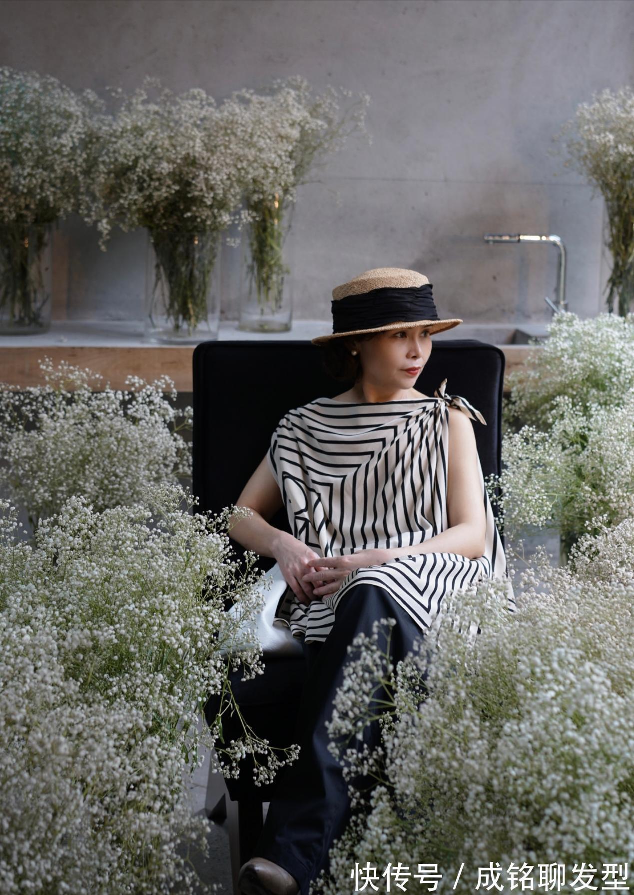 无袖|五十岁的女人千万别服老，学学这位姐姐的穿搭，时尚减龄气质出众