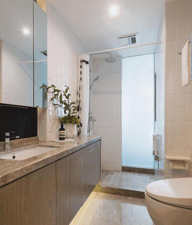 卫生间|60㎡老破屋一半住四代人一半存物,卫生间居然在厨房,狗窝变金窝