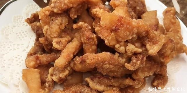 炸酥肉到底是用面粉还是淀粉,很多人都做错了,教你正确的做法!