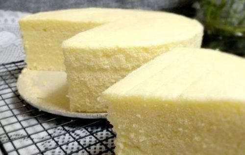 不用烤箱即可做出可口松软小蛋糕，就算你是厨房小白，也轻松搞定