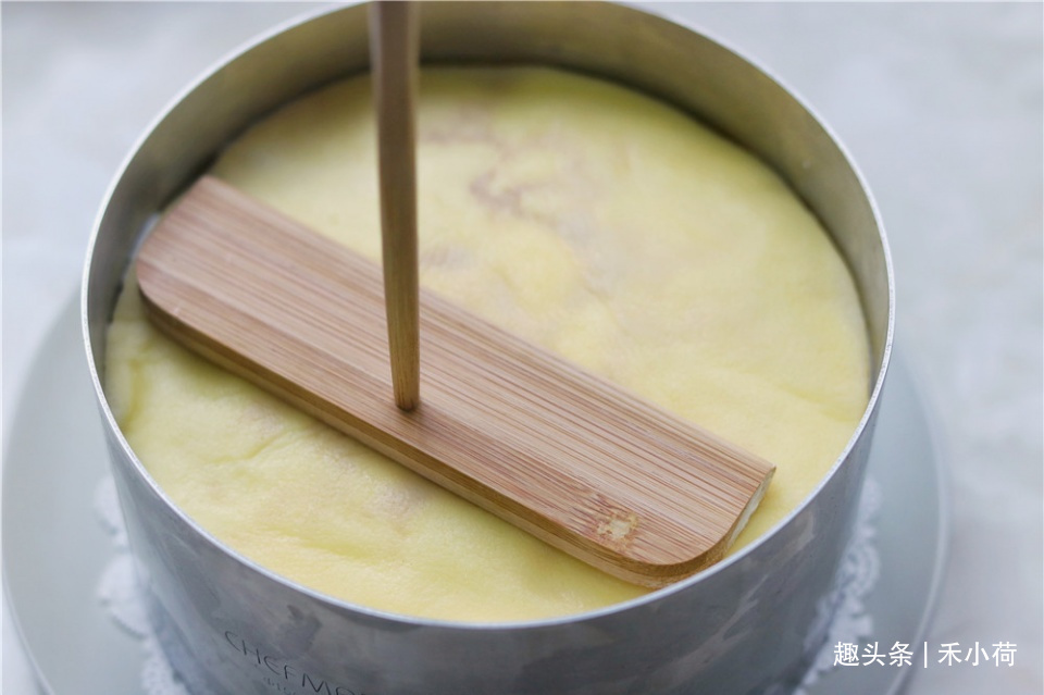 婆婆买一箱芒果吃不完,做成蛋糕香甜细腻,女儿一口气吃3块