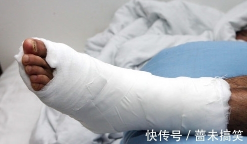 钙质|骨科医生提醒:50岁以后,常吃3种食物,骨骼或能“坚硬如钢”