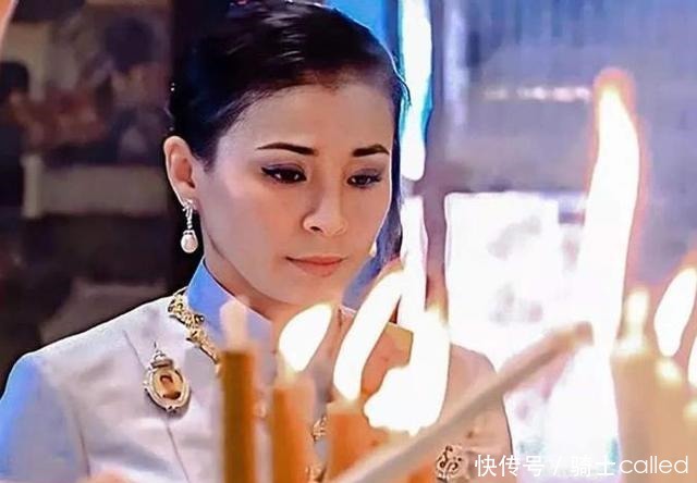 泰王|苏提达该急哭了!20位新上位的嫔妃还没搞定,泰王又带原配亮相