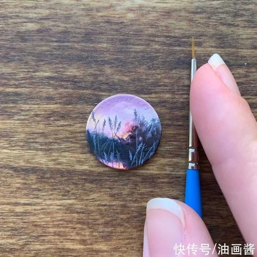 小画&她在硬币上画画,满满的都是细节,网友直呼爱了爱了