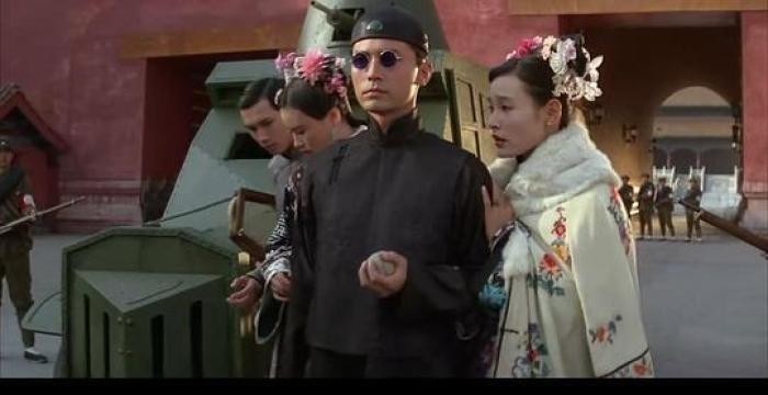 口红|溥仪半夜吃“河车丸”，发现贴身侍卫嘴角有口红，揭开一桩皇室丑闻