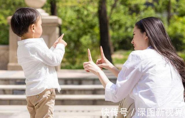 抱抱|为什么宝宝被骂哭,还要伸手让妈妈抱抱父母早知道早受益