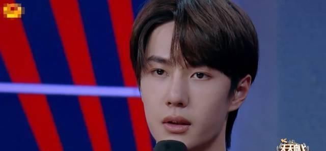 面对镜头 王一博妈妈惊喜现身《天天向上》,看清她的出场方式,太暖心了