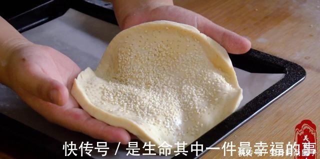 面团|懒人烤馕，步骤简单味道超棒，外香里软越嚼越过瘾，比馒头好吃