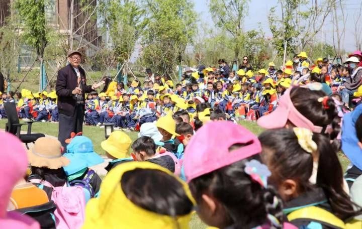 大学生牵手小朋友，“童心向党——萌娃学党史”红色之旅走进浙工大