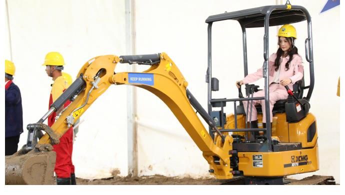 跑男團|跑男團學開挖掘機，又助農賣菜，《奔跑吧》越來越接地氣了！