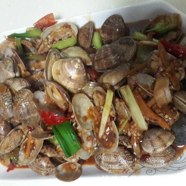 天气逐渐变冷，大厨教你做三道家常菜，晚上下班做给家人吃哦！