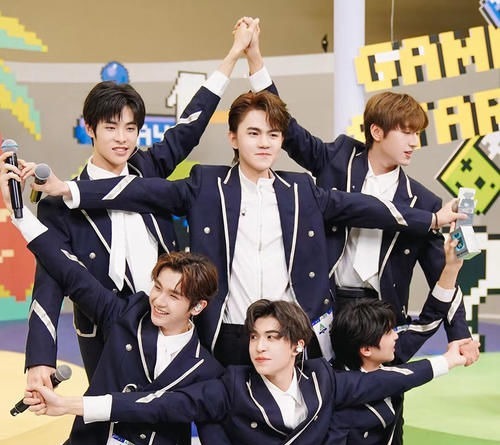 学员|创造营：成团夜剩一天，不争不抢的力丸成第一，曾经C位却掉至12