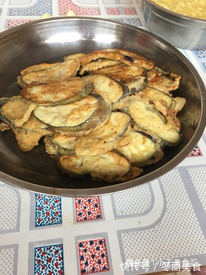 茄子别再红烧了,不蒸也不炒,一次五个不够吃,全家都叫好