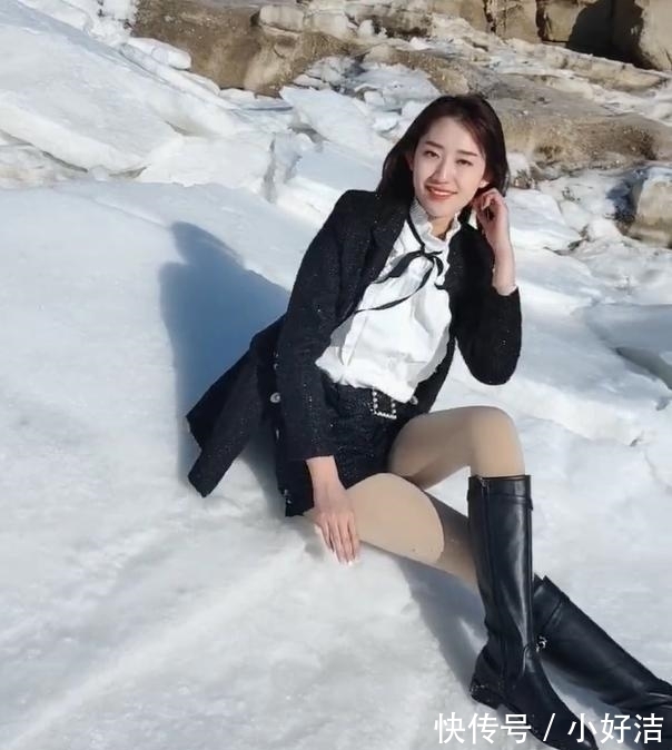小姐姐|另类美女，躺雪地上的摆造型，对冬天的冷说不！