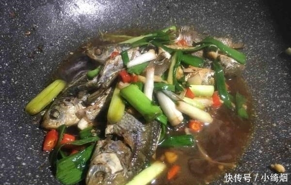 配料|这样做小鱼干,干香辣爽超下饭,比红烧肉还好吃,老公孩子馋疯了