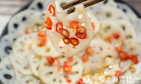 大厨|凉拌藕片总发黑怎么办大厨教你2招,藕片洁白如雪,香脆爽口!