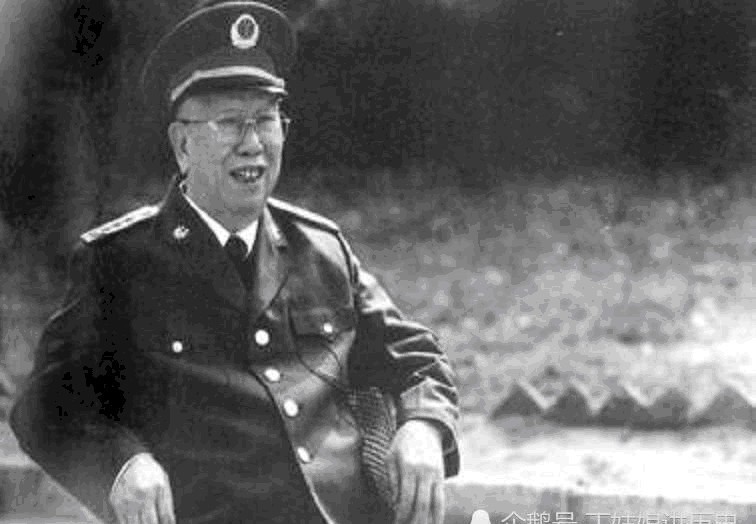 上将|1955年授衔,这个大军区两个副政委,为何一个是上将一个是少将?