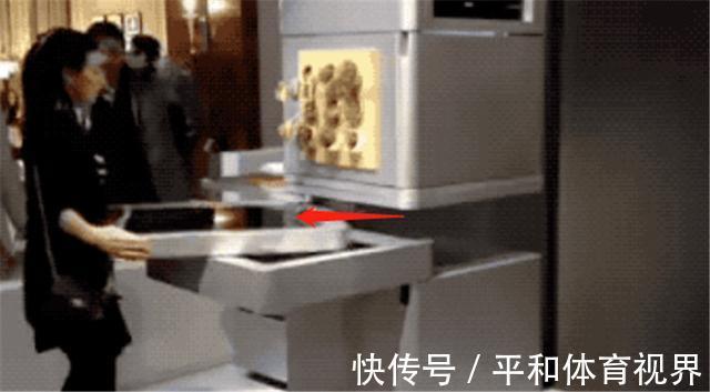 三块板|外国人设计的垂直厨房真厉害！仅占地1㎡，却藏下冰箱灶台和餐桌