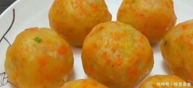 面粉|土豆最好吃的做法，不放面粉，比煎饼还香，好吃不上火，一盘吃光