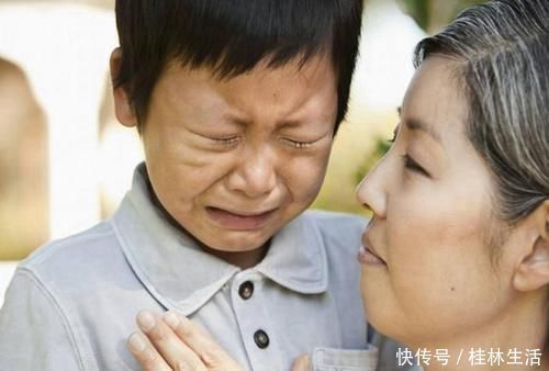 哭鼻子|从小爱哭的孩子和不爱哭的孩子,长大后差距明显,父母还别不信