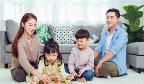 女儿|5岁女儿上完美术辅导班后,回家画出几幅画,父母见后立马报警