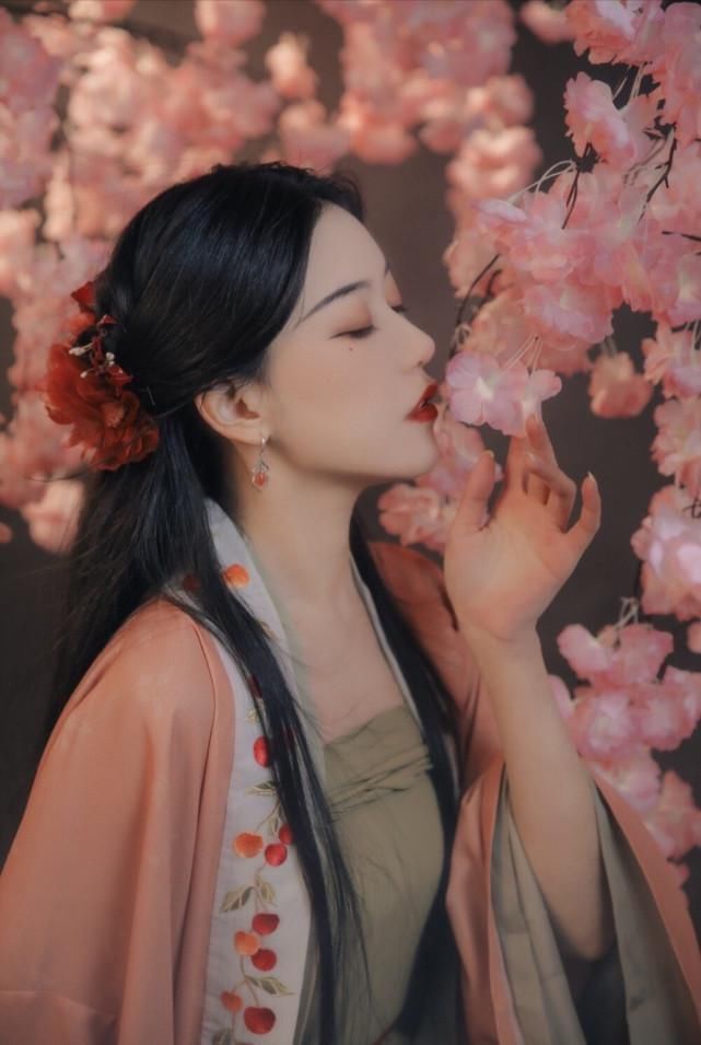 原因|这些原因使家长反对“穿汉服”,对于学生,不让穿汉服是对的吗