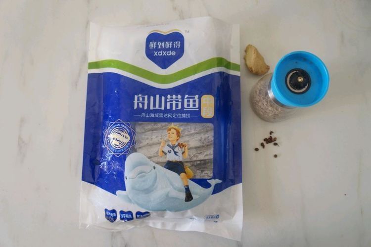 微波炉烤香的带鱼,不再有海腥的味道,却让味蕾品出蔚蓝与辽阔